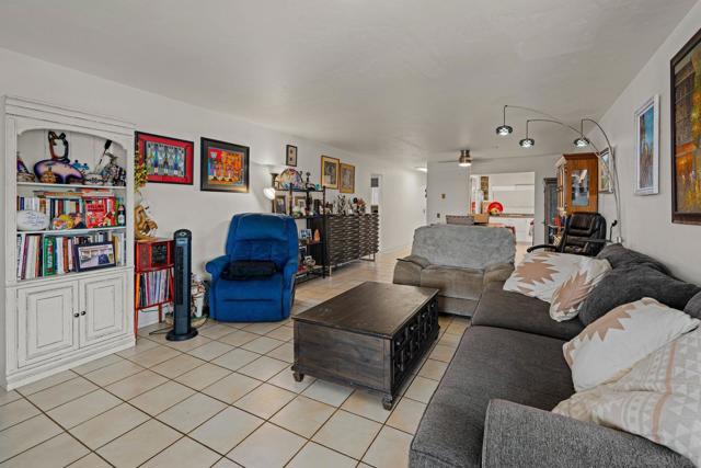 Image 14 of 33 For 2540 Clairemont Dr  307