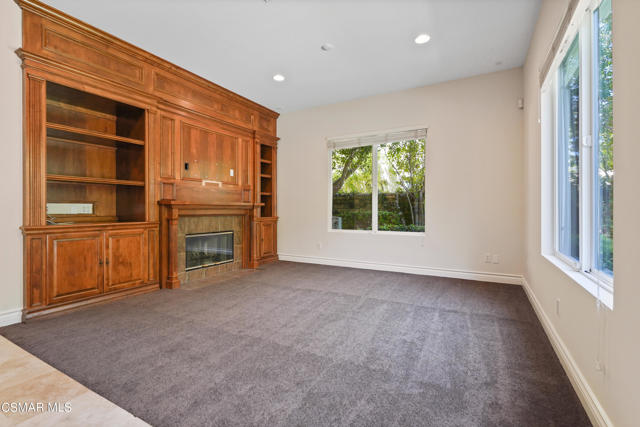 6077 Mandeville Place, Oak Park CA: https://media.crmls.org/mediaz/41fce9df-3478-41aa-a522-49678e8c4537.jpg