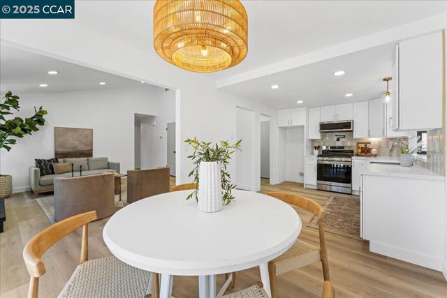 5040 Silverado Dr, Fairfield CA: https://media.crmls.org/mediaz/41fd0fb3-f9a1-4102-b55a-08c73ad3e1d6.jpg