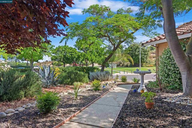 2628 Asilomar Dr, Antioch CA: https://media.crmls.org/mediaz/41fd58d1-eece-43bb-811a-70ffc67a1f07.jpg