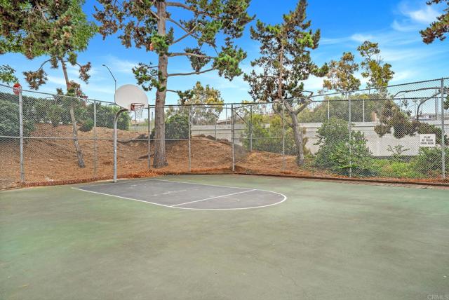 2282 Caminito Pescado, San Diego CA: https://media.crmls.org/mediaz/41fddfdd-009c-4651-8dd6-90ed54ca75b2.jpg