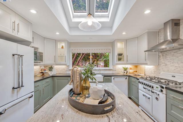 6703 Crow Canyon Rd, Castro Valley CA: https://media.crmls.org/mediaz/41fde2b2-a5b6-4954-b92c-6afa31c23b22.jpg