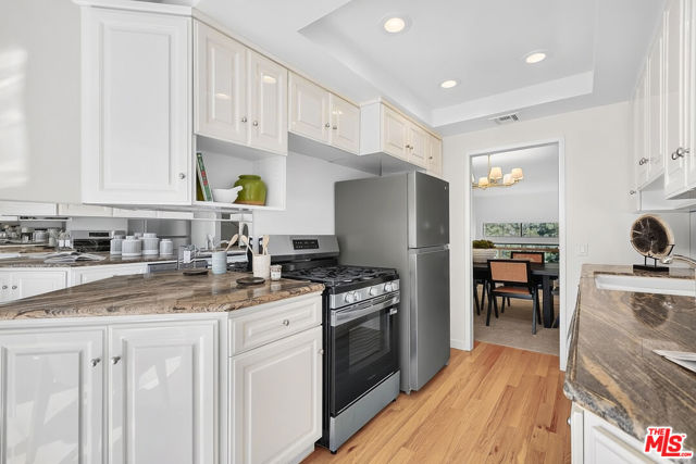 15167 Magnolia Boulevard, E photo 10