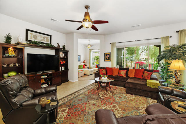 81390 Corte Trigo, Indio CA: https://media.crmls.org/mediaz/41fe2b54-8911-4f59-9221-28023aa3f03f.jpg