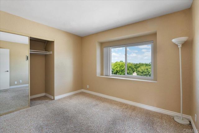 Detail Gallery Image 13 of 28 For 730 Silver Dr, Vista,  CA 92083 - 3 Beds | 2/1 Baths