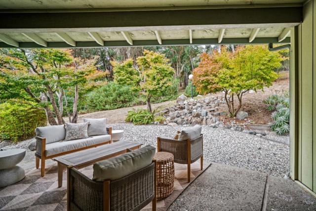 10 Wyndemere Vale, Monterey CA: https://media.crmls.org/mediaz/42007313-aafc-417f-82c2-bbd732475a0d.jpg