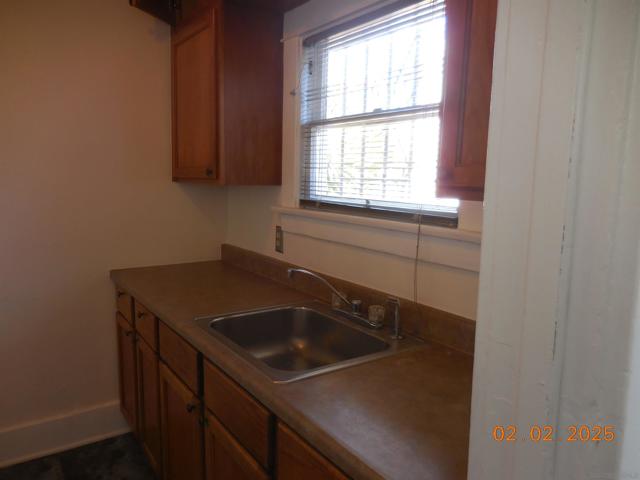 Image 7 of 20 For 711 Robinson Avenue