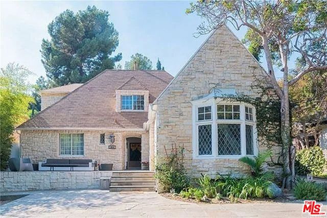 2633 N Commonwealth Avenue, Los Angeles CA: https://media.crmls.org/mediaz/42019865-a54c-4b34-bf35-9547b90c2d00.jpg