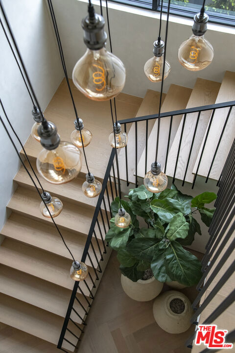 4112 Shadyglade Avenue, Studio City CA: https://media.crmls.org/mediaz/4201d084-d525-4d20-b289-a4c77c64b9b5.jpg