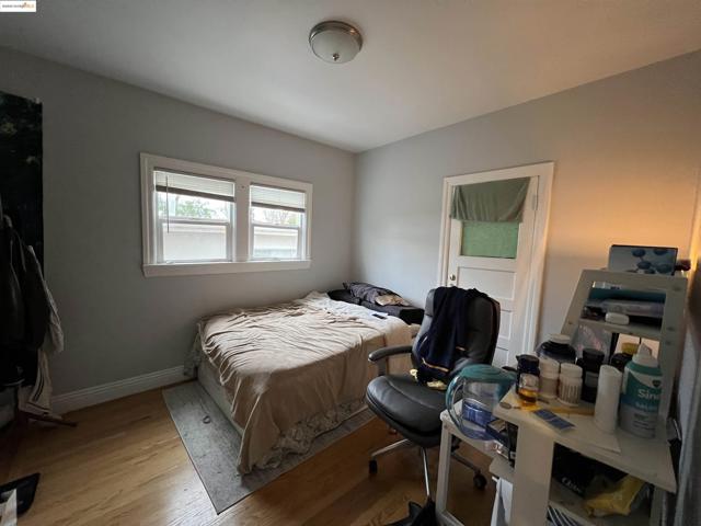 1534 MILVIA ST, Berkeley CA: https://media.crmls.org/mediaz/4201d46a-c97a-4303-aa74-ce2f39ab29b9.jpg