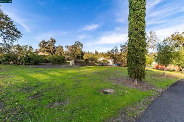 80 Diogenes Dr, Angwin CA: https://media.crmls.org/mediaz/4201f634-047e-4244-bf43-3f397717d7a5.jpg