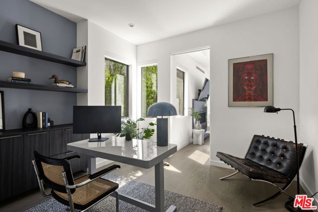 125 S Medio Drive, Los Angeles CA: https://media.crmls.org/mediaz/42022b4c-6131-4909-85e5-86c07d355f14.jpg