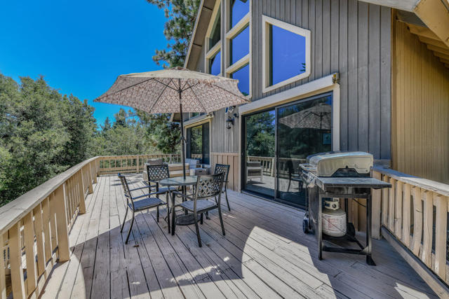 24873 Ponderosa Drive, Idyllwild CA: https://media.crmls.org/mediaz/420252fd-4417-4361-9048-7fae1f32deff.jpg