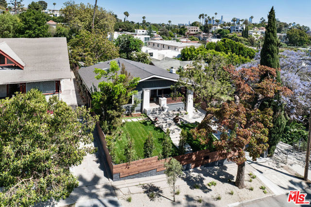 1644 Golden Gate Avenue, Los Angeles CA: https://media.crmls.org/mediaz/42027ae3-6c94-4bd3-943e-1c0415348e4d.jpg