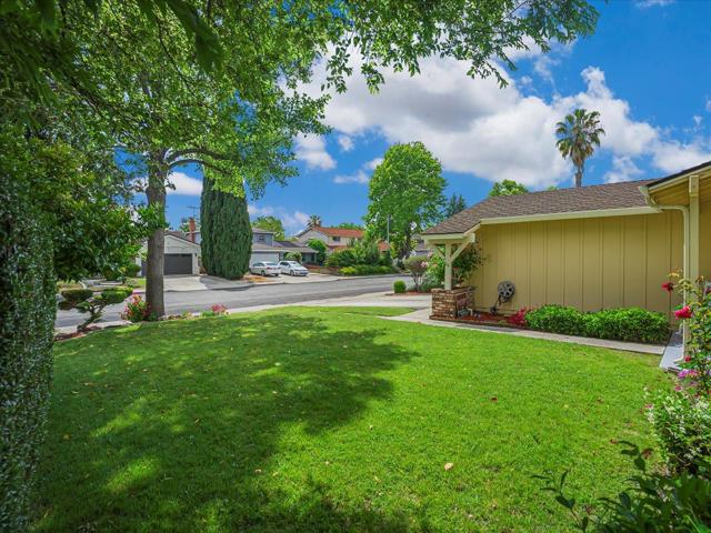 651 Starbush Drive, Sunnyvale CA: https://media.crmls.org/mediaz/4202cb9a-0f26-42ef-a58b-d65d9695e16a.jpg