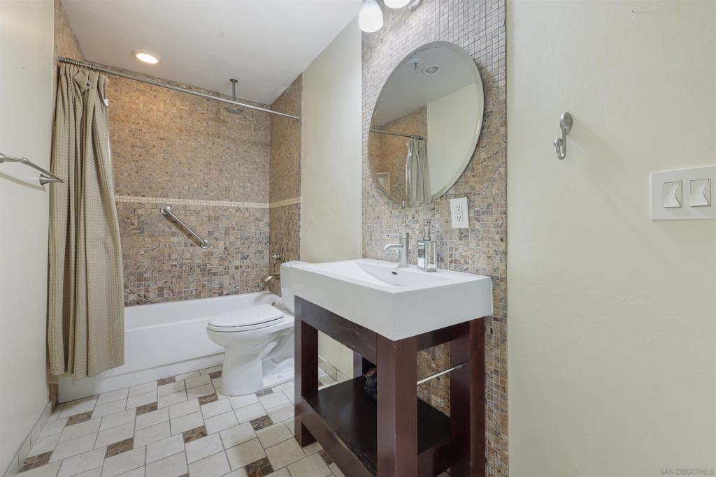 5605 Friars Rd. - photo 12