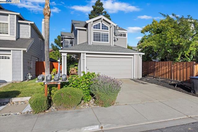 2211 Oakland Ave, Pleasanton CA: https://media.crmls.org/mediaz/420321d6-5eef-4894-a3cf-d9822e28a271.jpg