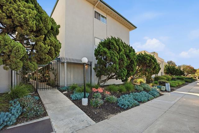 Image 18 of 23 For 4875 Cole St  69