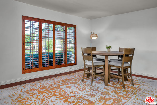 2925 Dona Susana Drive, Studio City CA: https://media.crmls.org/mediaz/4203df82-435e-4b24-9617-a62bc1ff9c63.jpg