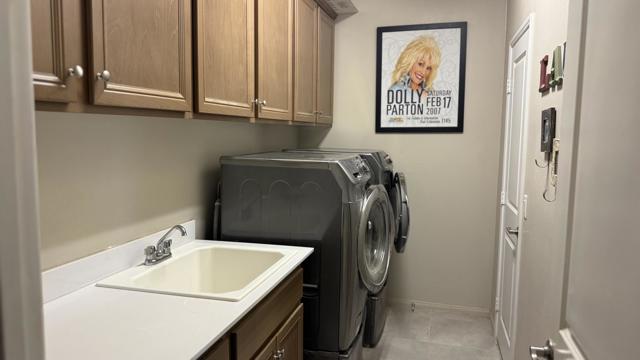 82781 Larsen Drive, Indio CA: https://media.crmls.org/mediaz/4203f15a-45be-4a35-9751-55aff1529b4f.jpg