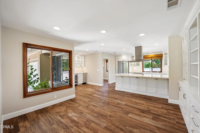 1027 Garrido Drive, Camarillo CA: https://media.crmls.org/mediaz/42041244-8205-42fa-b9ab-c335fe7fd182.jpg
