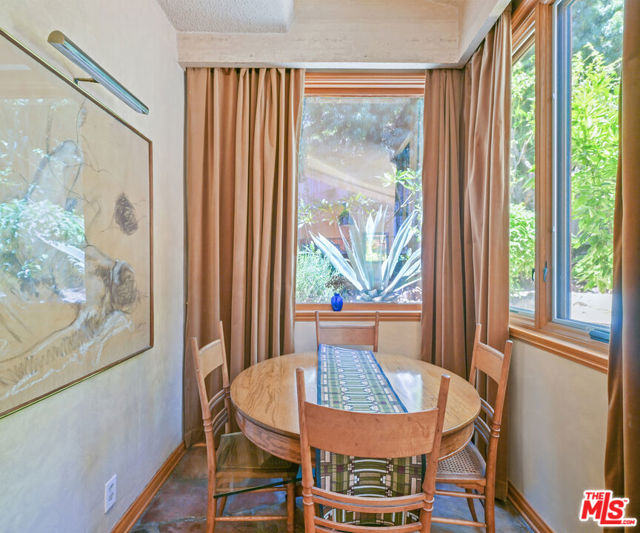 2228 Vista Del Mar Place, Los Angeles CA: https://media.crmls.org/mediaz/4204684d-0703-4527-b044-5695ce3b90e3.jpg