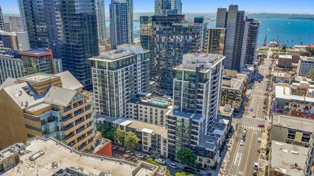425 W Beech Street, San Diego CA: https://media.crmls.org/mediaz/42059eba-d49b-42ad-a81f-42e222db14eb.jpg