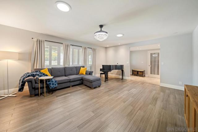 1654 Palomino Ln, Escondido CA: https://media.crmls.org/mediaz/4205fa90-6edd-4c33-ac4a-23743c885509.jpg