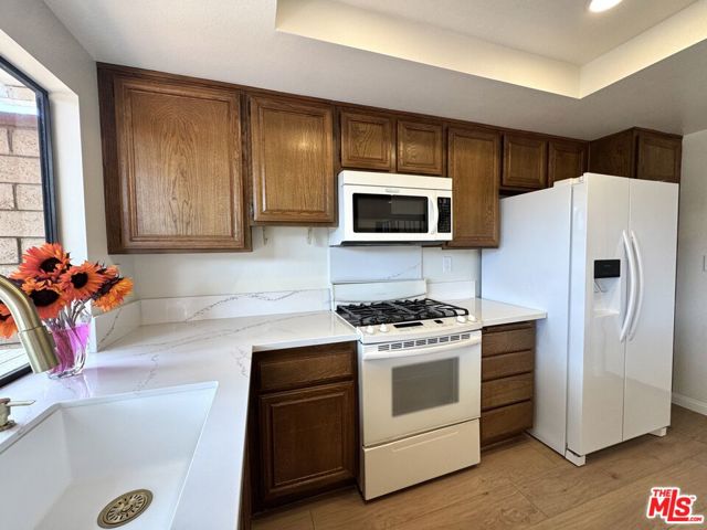 7756 Sailboat Circle, Huntington Beach CA: https://media.crmls.org/mediaz/4206529e-37ea-44a8-8101-0d5f8e802e7f.jpg
