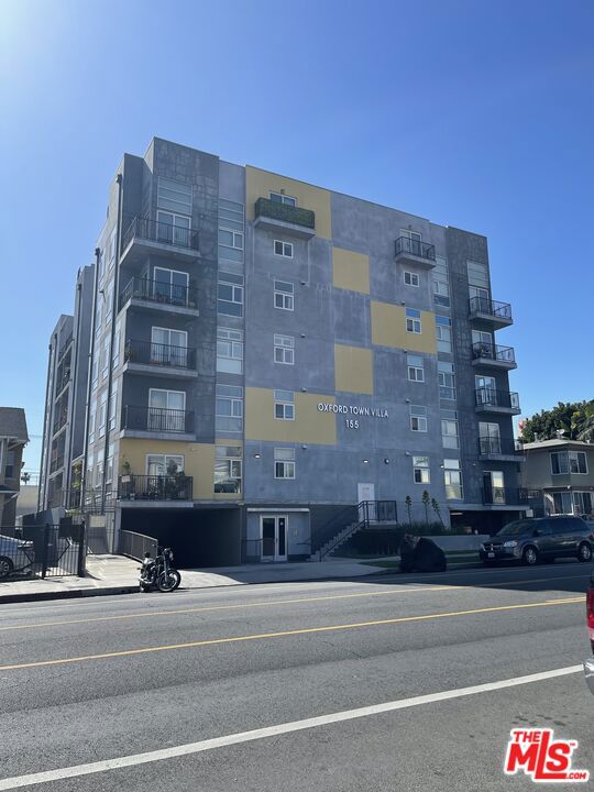 155 S Oxford Avenue #203