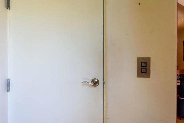 3527 Oak Knoll Drive, Redwood City CA: https://media.crmls.org/mediaz/42073127-1945-4af5-9f04-18f87c4d53a0.jpg