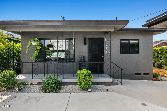 Detail Gallery Image 1 of 19 For 4136 1/2 Baywood St, Los Angeles,  CA 90039 - 3 Beds | 1 Baths