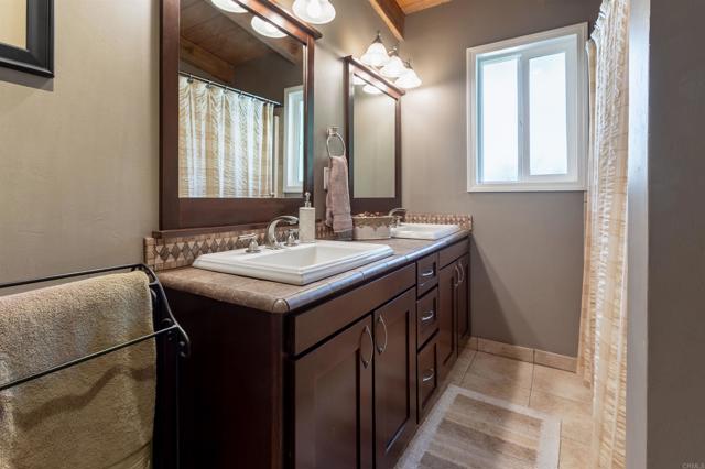 2405 Old Colony, Vista, California 92084, ,Residential Income,For Sale,Old Colony,NDP2407848