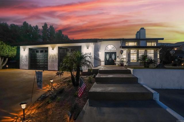 23767 Moonglow Ct, Ramona CA: https://media.crmls.org/mediaz/42084faf-06f3-4a8a-9906-bb41bdbdfa25.jpg