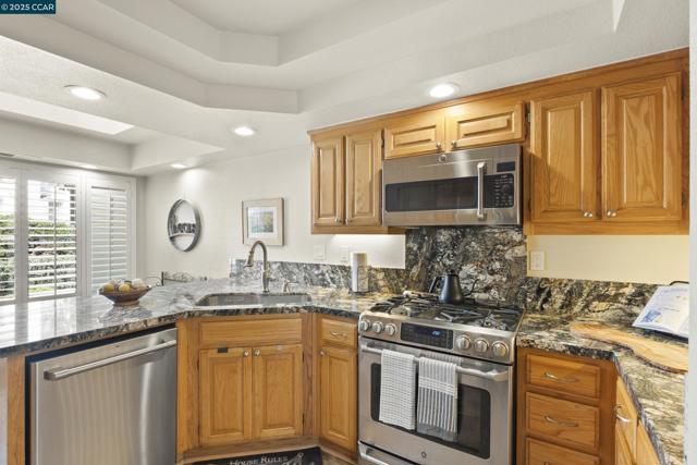 43 Patrick Way, Half Moon Bay CA: https://media.crmls.org/mediaz/4208cb6d-cb7c-4558-b3ec-b01e4786e110.jpg