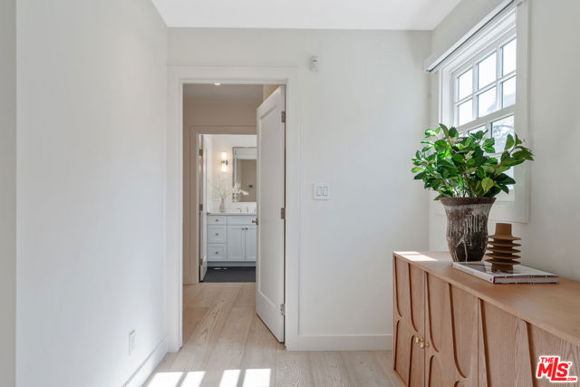 632 S Arden Boulevard, Los Angeles CA: https://media.crmls.org/mediaz/42091b55-734a-4b13-87a1-fe00f7199835.jpg
