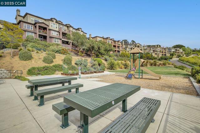 6130 Old Quarry Loop, Oakland CA: https://media.crmls.org/mediaz/42091e5f-44f5-4b92-a7a1-bd86b6805a9c.jpg