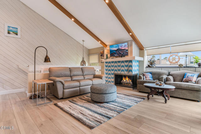 4534 La Brea Street, Oxnard CA: https://media.crmls.org/mediaz/42098377-47a3-44cc-80c3-8b37cd7f97b9.jpg