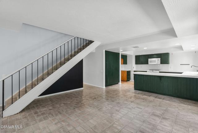 4411 Regents Court, Westlake Village CA: https://media.crmls.org/mediaz/4209d7f1-efbd-4beb-994b-055f73b2e84a.jpg