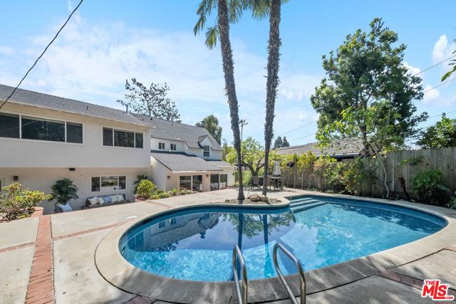 135 N Canyon View Drive, Los Angeles CA: https://media.crmls.org/mediaz/420a13a2-4202-4293-9b20-fbba1829549f.jpg