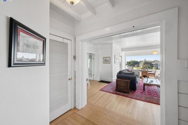 2000 CLINTON AVENUE, Alameda CA: https://media.crmls.org/mediaz/420ab759-2ae4-4531-a269-acd611b69a89.jpg