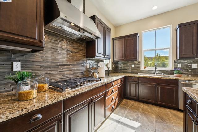7213 Calistoga Ln, Dublin CA: https://media.crmls.org/mediaz/420ad170-1976-4916-9261-8c4843b6cfe3.jpg