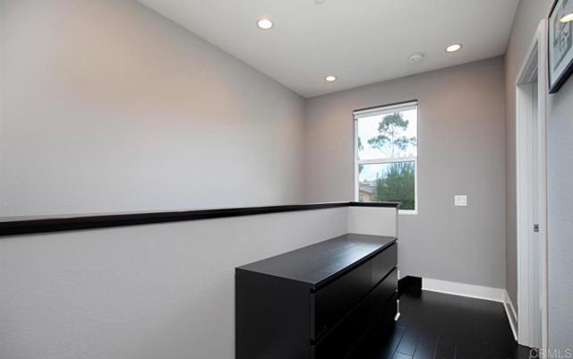 7810 Inception Way, San Diego CA: https://media.crmls.org/mediaz/420b4721-1408-4333-8e7c-7680ad1b1781.jpg