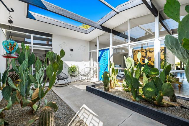 43709 Louisiana Street, Palm Desert CA: https://media.crmls.org/mediaz/420b629f-0c06-4f09-b5d4-7572bb60df87.jpg