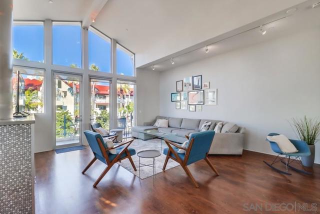 1016 1st St, Coronado CA: https://media.crmls.org/mediaz/420b858e-6c81-420a-b2f8-cfe85a9e6987.jpg