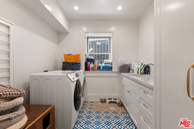 1421 Edgecliffe Drive, Los Angeles CA: https://media.crmls.org/mediaz/420bcdbe-f87f-4c1e-84ac-d39f5f198a26.jpg