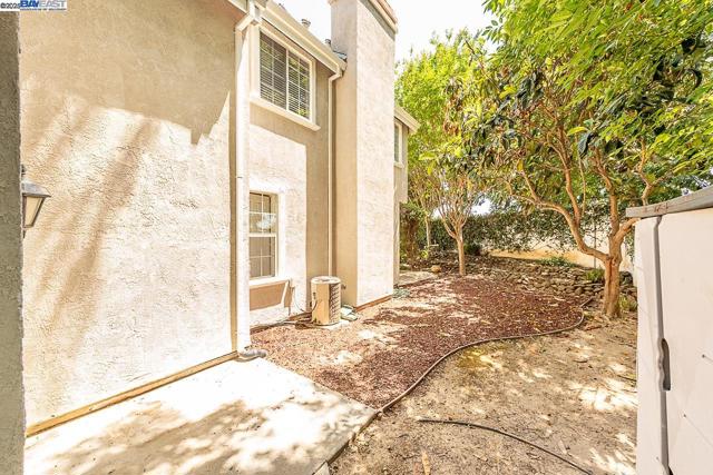 34233 Perry Glen Ter, Union City CA: https://media.crmls.org/mediaz/420c2fc7-ef22-40b6-b6df-72929692793d.jpg