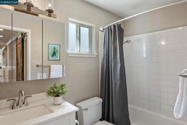 4672 N Larwin Ave, Concord CA: https://media.crmls.org/mediaz/420c39e2-bdaa-461f-ad3a-d8cefa280855.jpg