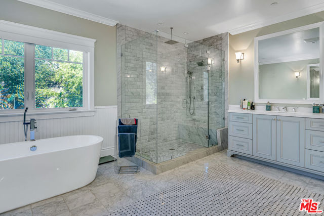 19633 Wells Drive, Tarzana CA: https://media.crmls.org/mediaz/420cc184-28cf-44d6-badd-213283be2a85.jpg