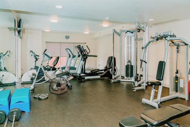 1240 India St, San Diego CA: https://media.crmls.org/mediaz/420cdd7e-fbf6-4124-9ec5-e08d92d9159d.jpg